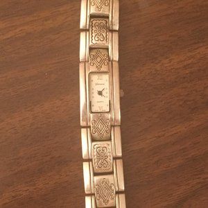Geneva Vintage Etched Silver Tone Ladies Watch